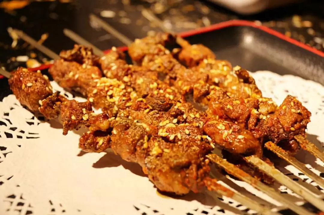 “火鍋大佬”海底撈跨界做燒烤外賣， 將在美團(tuán)、餓了么上線