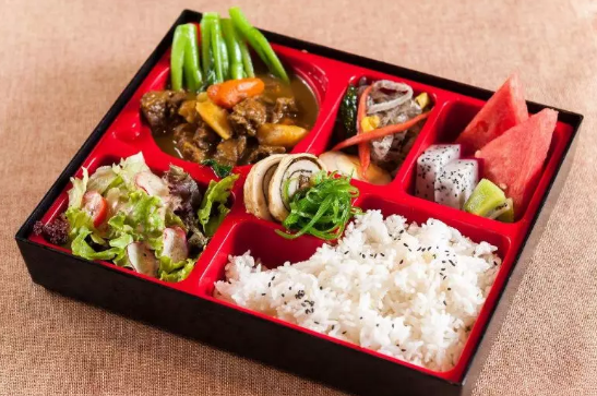 9月29日起全國(guó)鐵路停售常溫盒飯，冷鏈盒飯有望成“新寵”