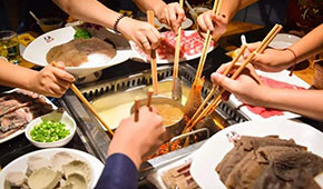 海底撈、呷哺呷哺關(guān)店，火鍋食材超市“退燒”，火鍋真的不“火”了嗎？