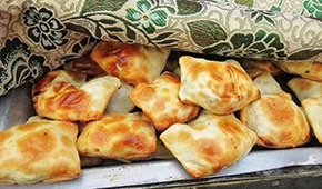 餐飲引領(lǐng)、生產(chǎn)接力，新疆風(fēng)味烤包子風(fēng)靡全國(guó)