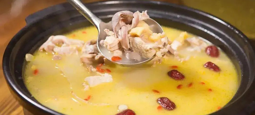 風(fēng)向 | 豬肚雞迎來(lái)高光時(shí)刻，將成預(yù)制菜新爆款？