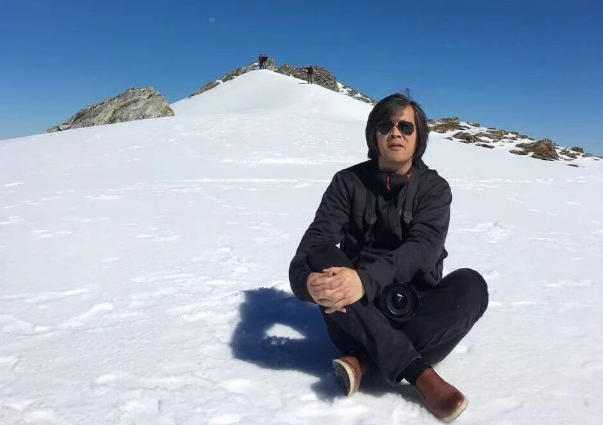 從賣(mài)凍品到賣(mài)餐品，他如何從“經(jīng)銷(xiāo)商”蛻變?yōu)椤巴赓u(mài)品牌掌門(mén)人”？